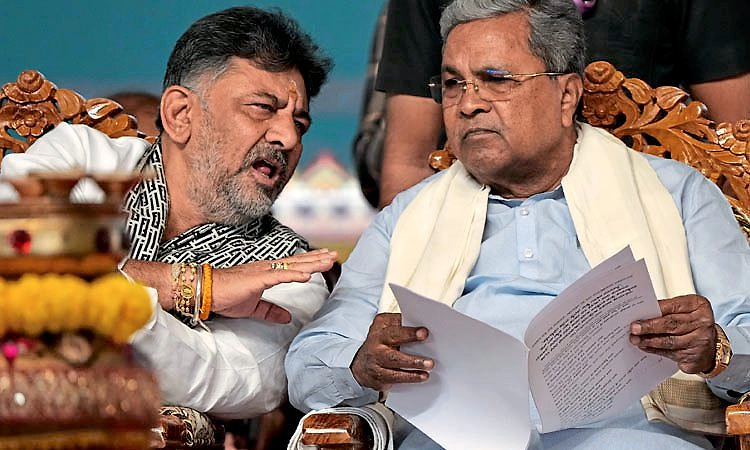 Congress: ಕೊನೆಗೂ ರಾಜೀನಾಮೆಗೆ ಒಪ್ಪಿದರಾ ಸಿದ್ದು..? ಡಿಕೆಶಿ ಪಟ್ಟಾಭಿಷೇಕಕ್ಕೆ ಕೈ ತಯಾರಿ