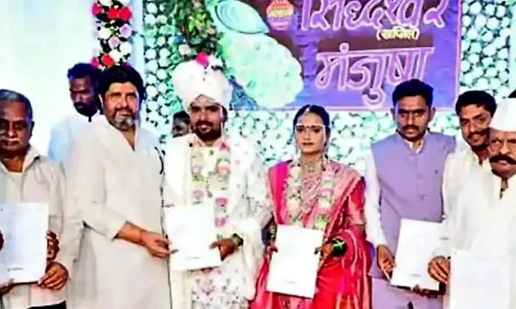 ಮದುವೆಯ ಸವಿನೆನಪಿಗೆ ವರನ ಕಡೆಯಿಂದ ಇಡೀ ಊರಿಗೆ ‘ವಿಮೆ’ ಗಿಫ್ಟ್‌!