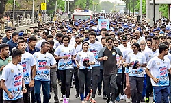 ಜನ ಜಾಗೃತಿಗಾಗಿ 6 ಕಿ.ಮೀ. ಮ್ಯಾರಥಾನ್‌ ಓಡಿದ ವಿಜಯ್‌
