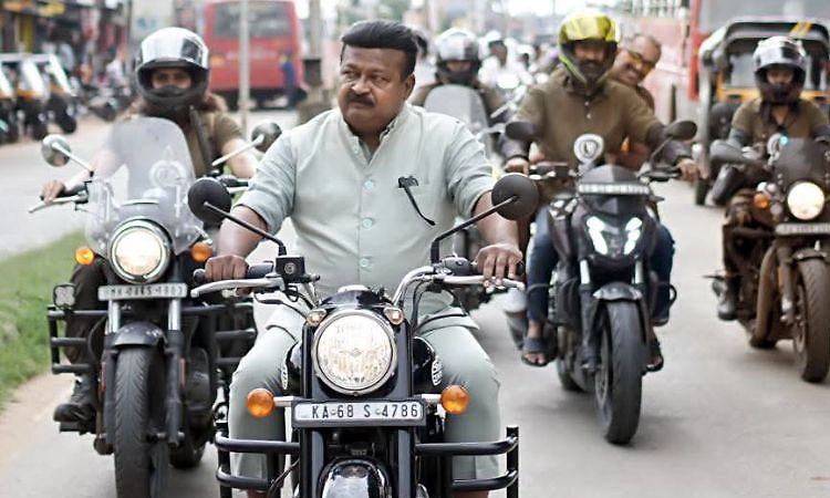 Haveri: ಹೆಲ್ಮೆಟ್ ಇಲ್ಲದೆ ಬೈಕ್ ರೈಡ್: ಶಾಸಕ ಕೋಳಿವಾಡಗೆ ದಂಡ