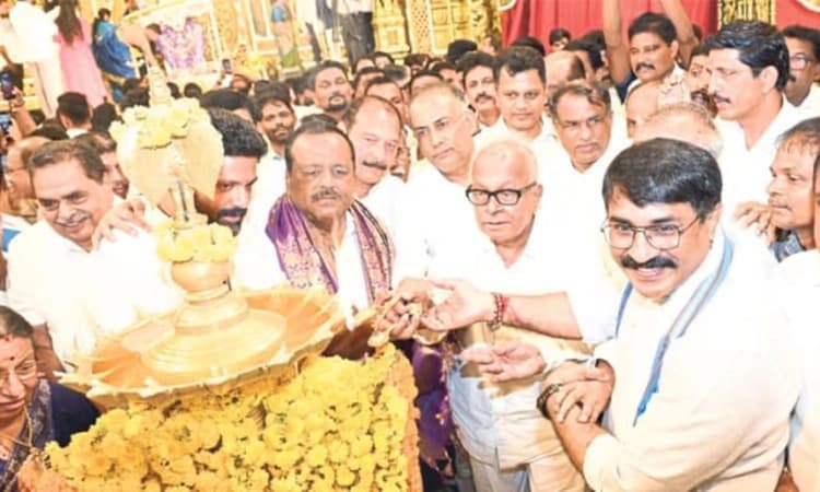 Mangaluru Dasara inaugurated at Kudroli Gokarnanatha Temple