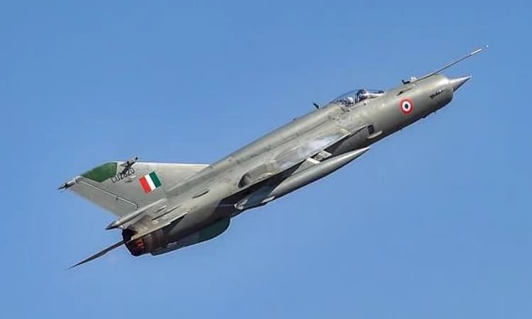 MiG-21 flies through Indian skies for last time, Rajnath terms it 'national pride'