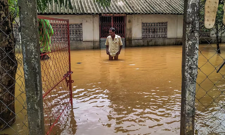 Odisha starts evacuating people as rivers swell due to heavy rain, Hirakud Dam opens 16 gates