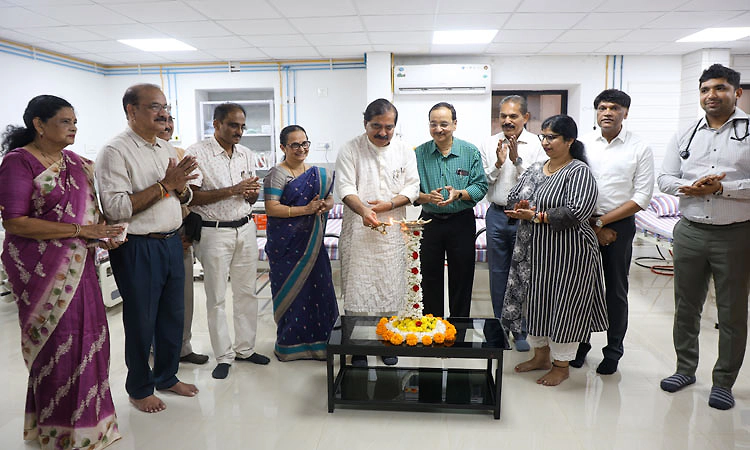 ದಶಮಾನೋತ್ಸವ ಸಂಭ್ರಮದಲ್ಲಿರುವ ಆಳ್ವಾಸ್ ಸಹಕಾರ ಸಂಘದಿಂದ ಡಯಾಲಿಸಿಸ್ ಯಂತ್ರಗಳ ಕೊಡುಗೆ