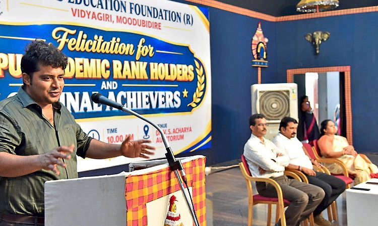 ಪಿಯುಸಿ, ಸಿಎ ಪರೀಕ್ಷೆಯಲ್ಲಿ ಉತ್ತೀರ್ಣರಾಗಿ ರ‍್ಯಾಂಕ್‌ ಗಳಿಸಿದ ವಿದ್ಯಾರ್ಥಿಗಳಿಗೆ ಸನ್ಮಾನ