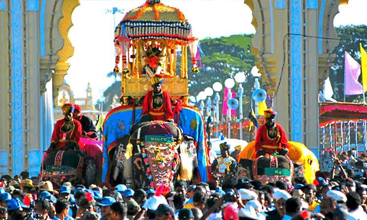 ದಸರಾ ಉತ್ಸವ: ಈ ಬಾರಿ ಮೆರವಣಿಗೇಲಿ 15 ಜಿಲ್ಲೆಯ ಸ್ತಬ್ಧಚಿತ್ರಕ್ಕೆ ಅವಕಾಶ
