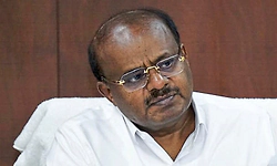 2500 ಘೋಷಿಸಲು ರೈತನೇನು ಭಿಕ್ಷುಕನೇ?: - ಕುಮಾರಸ್ವಾಮಿ ಕಿಡಿ