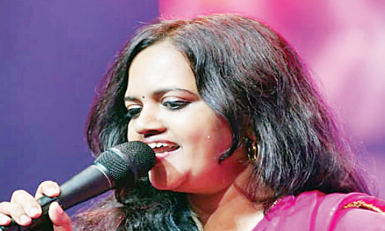 12 ಗಂಟೆ 87 ಹಾಡು...ಮಾನಸ ಹೊಳ್ಳ ಹೊಸ ದಾಖಲೆ