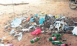 Chikkaballapur: ಪಟಾಕಿ ಮಾರಾಟ; ಗಬ್ಬೆದ್ದ ಜಿಲ್ಲಾ ಕ್ರೀಡಾಂಗಣ!