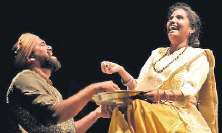 Drama: ರಂಗದ ಮೇಲೆ ಸಾಕಾರಗೊಂಡ ‘ಮೈ ಮನಗಳ ಸುಳಿಯಲ್ಲಿ'