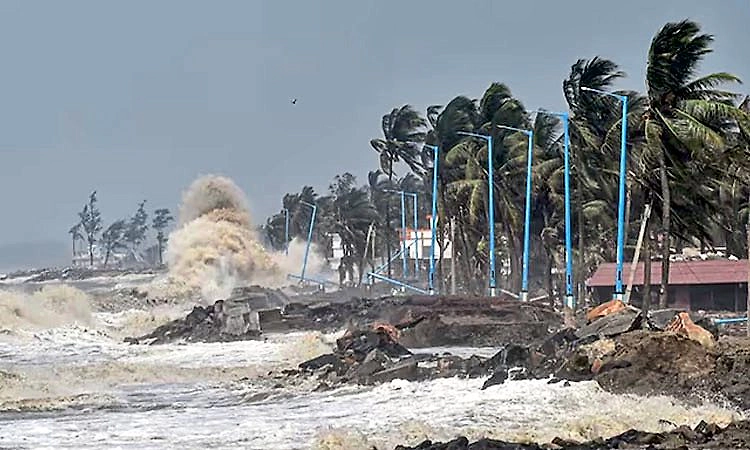 Heavy Rain: ಬಂಗಾಲಕೊಲ್ಲಿಯಲ್ಲಿ ನಿಮ್ನ ಒತ್ತಡ; ಕರಾವಳಿಯಲ್ಲಿ ಬಿರುಸಿನ ಮಳೆ ಸಾಧ್ಯತೆ