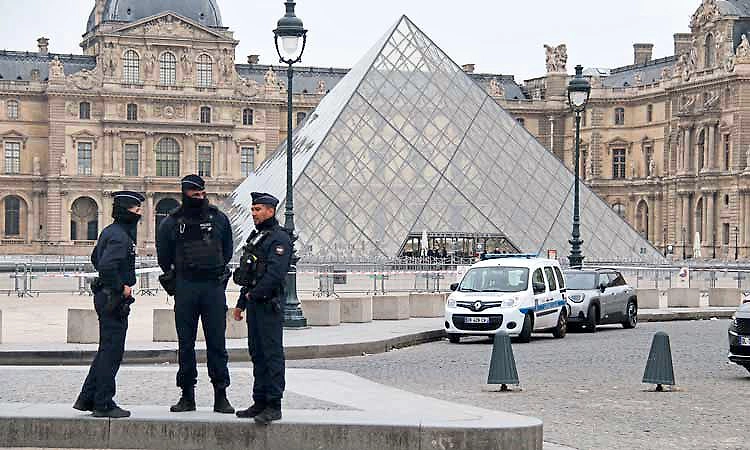 ಪ್ಯಾರಿಸ್‌ ವಸ್ತುಸಂಗ್ರಹಾಲಯದಲ್ಲಿ ಕಳವು: ಇಬ್ಬರು ಆರೋಪಿಗಳ ಸೆರೆ