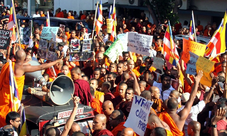 Sri Lankan monks suspend protest seeking pardon for jailed religious leader