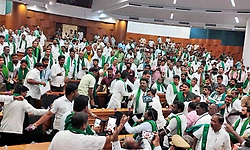 Belagavi: ಸಿಎಂ ಸಭೆಗೂ ಮುನ್ನವೇ ಗಲಾಟೆ: ಕಬ್ಬಿನ ದರ ವಿಚಾರಕ್ಕೆ ಕೈಕೈ ಮಿಲಾಯಿಸಿದ ರೈತರು!