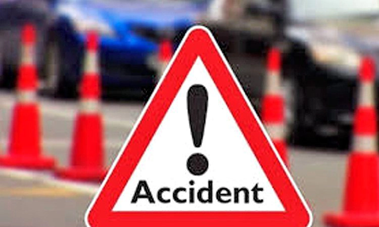 Chikodi: ಕಂಬಕ್ಕೆ ಬೈಕ್ ಡಿಕ್ಕಿ; ಯುವಕ ಸಾವು; ಇಬ್ಬರಿಗೆ ಗಂಭೀರ ಗಾಯ