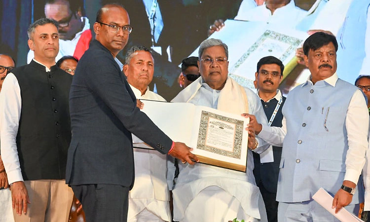 ಸಂವಿಧಾನ ವಿರೋಧಿ ಮನುವಾದಿಗಳ ಗುರುತಿಸಿ: ಸಿಎಂ ಸಿದ್ದರಾಮಯ್ಯ