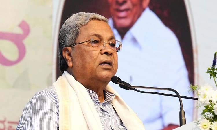 ರೈಲು ಪ್ರಯಾಣ ದರ ಏರಿಕೆ ಬಗ್ಗೆ ಬಿಜೆಪಿ ನಾಯಕರು ಪ್ರಶ್ನಿಸುತ್ತಿಲ್ಲವೇಕೆ?: ಸಿದ್ದರಾಮಯ್ಯ