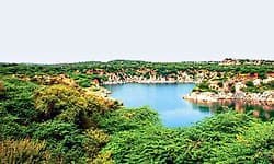 ನಿಸರ್ಗದ ಮಹಾಗೋಡೆ ಅರಾವಳಿಗೆ ಕಂಟಕ!