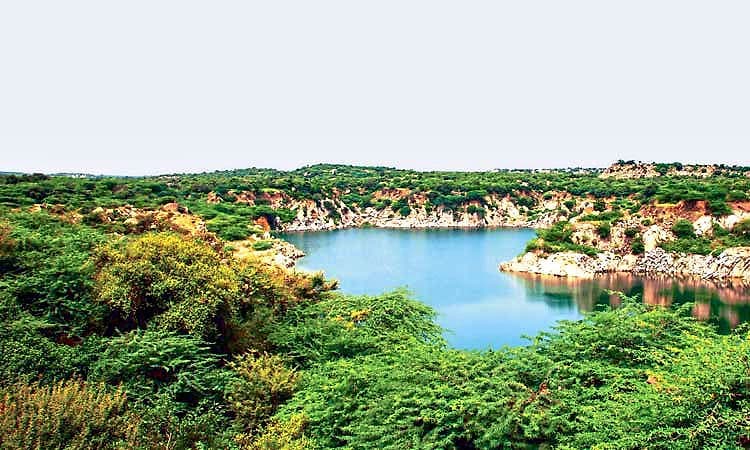 ನಿಸರ್ಗದ ಮಹಾಗೋಡೆ ಅರಾವಳಿಗೆ ಕಂಟಕ!