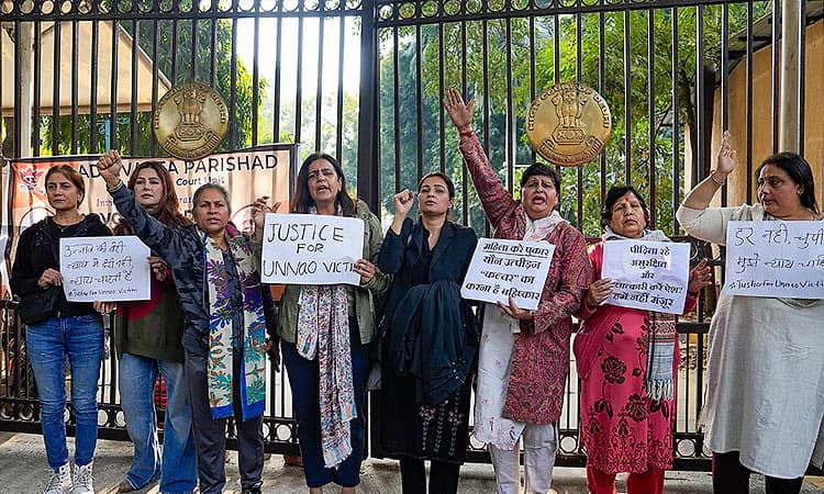 ಸೆಂಗಾರ್ ಶಿಕ್ಷೆ ಅಮಾನತು: ದೆಹಲಿ ಹೈಕೋರ್ಟ್‌ ಮುಂದೆ ಪ್ರತಿಭಟನೆ