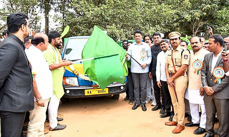 Chikkaballapur: ತುಕ್ಕು ಹಿಡಿಯುತ್ತಿದ್ದ ಟಿಪ್ಪರ್ ಆಟೋಗಳಿಗೆ ಕೊನೆಗೂ ಮೋಕ್ಷ