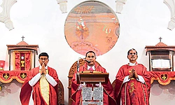 ಕಾರ್ಕಳ ಅತ್ತೂರು ಬಸಿಲಿಕಾ ಮಹೋತ್ಸವ: ಕಾರವಾರ ಧರ್ಮಾಧ್ಯಕ್ಷರಿಂದ ಬಲಿಪೂಜೆ