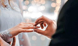 ಉದ್ಯೋಗಿಗಳಿಗೆ ದುಬೈ ಬಿಲಿಯನೇರ್ ಬಂಪರ್ ಆಫರ್: ವಿವಾಹವಾದರೆ 12.5 ಲಕ್ಷ ರೂಪಾಯಿ ಉಡುಗೊರೆ !