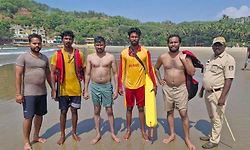 Gokarna: ಸಮುದ್ರದ ಅಲೆಗಳ ಅಬ್ಬರಕ್ಕೆ ಕೊಚ್ಚಿ ಹೋಗಿದ್ದ ಪ್ರವಾಸಿಗರ ರಕ್ಷಣೆ