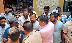 Ballari: ಕಾಲೇಜಿನಲ್ಲಿ ಗಾಂಜಾ ಸರಬರಾಜು ಆರೋಪಿಸಿ ಎಬಿವಿಪಿ ಪ್ರತಿಭಟನೆ