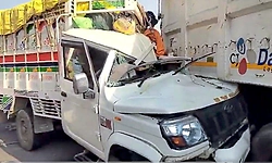 ನಿಂತಿದ್ದ ಕಂಟೈನರ್‌ಗೆ ಪಿಕಪ್ ಡಿಕ್ಕಿ.. ಮೂವರು ಮಕ್ಕಳು ಸೇರಿ ಎಂಟು ಮಂದಿ ಸ್ಥಳದಲ್ಲೇ ಮೃತ್ಯು