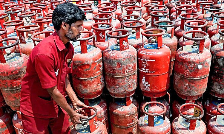 ಮತ್ತೆ ರಾಜ್ಯಗಳಿಗೆ ಶೇ.20 ವಾಣಿಜ್ಯ ಎಲ್‌ಪಿಜಿ ಪೂರೈಕೆ: ಕೇಂದ್ರ