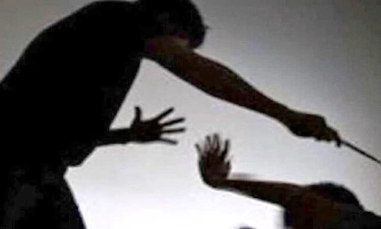 Sulya: ಕತ್ತಿಯಿಂದ ಹಲ್ಲೆ