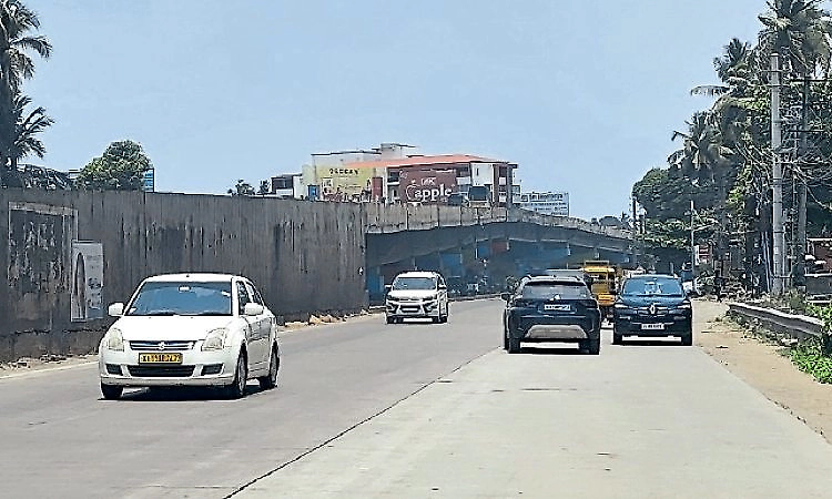 Wrong-side driving continues at Kottara Chowki junction; no solution yet