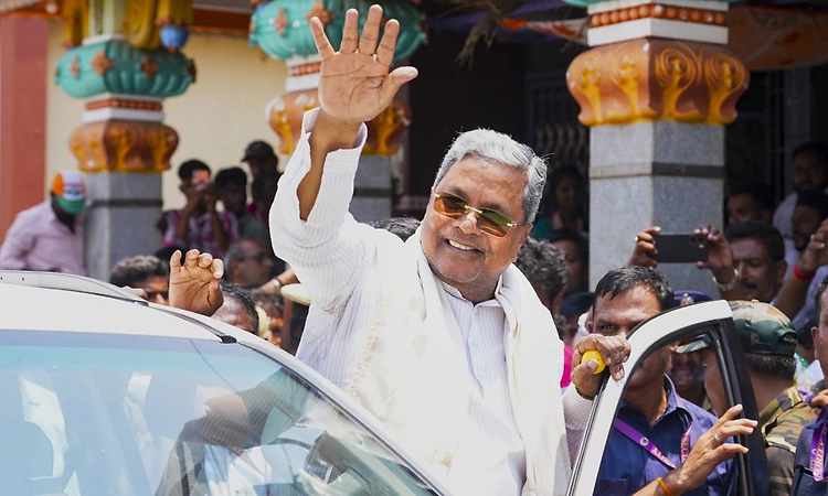 Siddaramaiah supporters protest amid speculation over Karnataka CM change