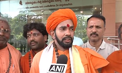 ದೆಹಲಿಯಲ್ಲಿ ಹಿಂದುಳಿದ ವರ್ಗಗಳ ಸ್ವಾಮೀಜಿಗಳಿಂದ ಡಿಕೆಶಿ ಪರ ಬ್ಯಾಟಿಂಗ್!