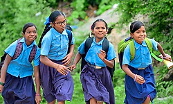 ಶಾಲಾ ಮಕ್ಕಳ ಪಠ್ಯಪುಸ್ತಕ, ಸಮವಸ್ತ್ರ  ಸಿದ್ಧ;  ಶೂ ಸಾಕ್ಸ್‌ , ನೋಟ್‌ಬುಕ್‌ ವಿಳಂಬ ಸಾಧ್ಯತೆ