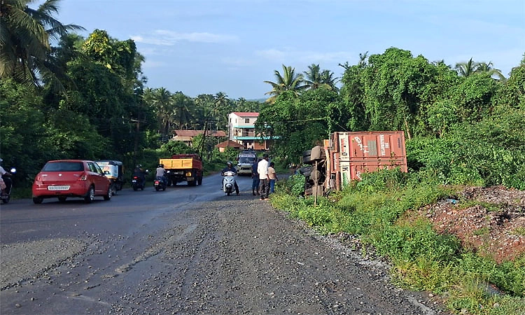 Parkala : Container truck overturns on NH-169A