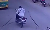 ರಾಜಾಜಿನಗರ: ಮರದ ಒಣ ಕೊಂಬೆ ಬಿದ್ದು ಕೋಮಾಗೆ ಜಾರಿದ ಸವಾರ:ವಿಡಿಯೋ ವೈರಲ್‌