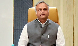 ಸರ್ಕಾರದ ನೀತಿ ಬೀದೀಲಿ ಚರ್ಚಿಸಲು ಸಾಧ್ಯವೇ?: ಖರ್ಗೆ
