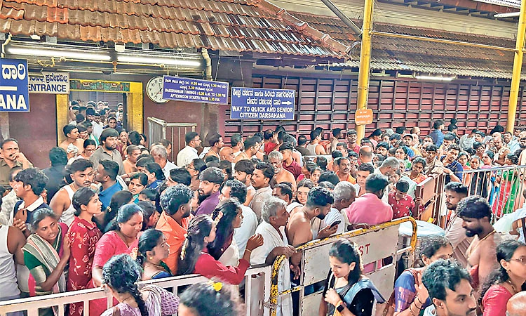 ಕುಕ್ಕೆ ಶ್ರೀ ಸುಬ್ರಹ್ಮಣ್ಯ ದೇವಸ್ಥಾನ: ಭಕ್ತರ ಸಂದಣಿ
