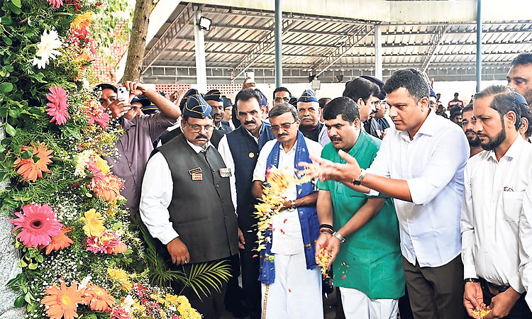ಹುತಾತ್ಮ ಯೋಧರಿಗೆ ಗೌರವಾರ್ಪಣೆ: ರಾಷ್ಟ್ರ ಮೊದಲು ಪರಿಕಲ್ಪನೆ ಇರಲಿ: ಕ್ಯಾ| ಚೌಟ