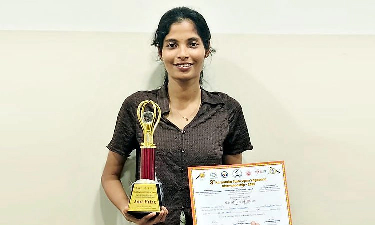 ರಾಜ್ಯಮಟ್ಟದ ಯೋಗ ಸ್ಪರ್ಧೆಯಲ್ಲಿ ಬೆಳ್ಳಿ ಪದಕ ಗೆದ್ದ ಕಾರ್ಕಳದ ಸುಷ್ಮಾ ತೆಂಡೂಲ್ಕರ್