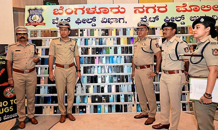 Bengaluru: 1 ತಿಂಗಳಲ್ಲಿ ಕಳುವಾಗಿದ್ದ 1119 ಮೊಬೈಲ್‌ ವಶಕ್ಕೆ