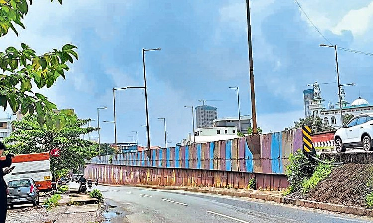 ಪಂಪ್‌ವೆಲ್ ಸರ್ವಿಸ್ ರಸ್ತೆಯಲ್ಲಿ ಬೀದಿದೀಪ ಸಮಸ್ಯೆ