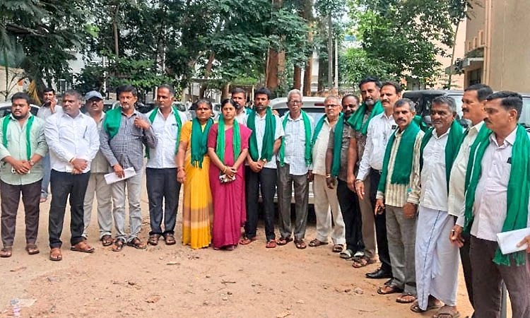 ಬಿಡದಿ ಟೌನ್‌ಶಿಪ್‌ ಗಲಭೆ: ಅಧಿಕಾರಿಗಳಿಗೆ ಪೊರಕೆ ಸೇವೆ: 11 ಮಂದಿ ರೈತರಿಗೆ ಜಾಮೀನು