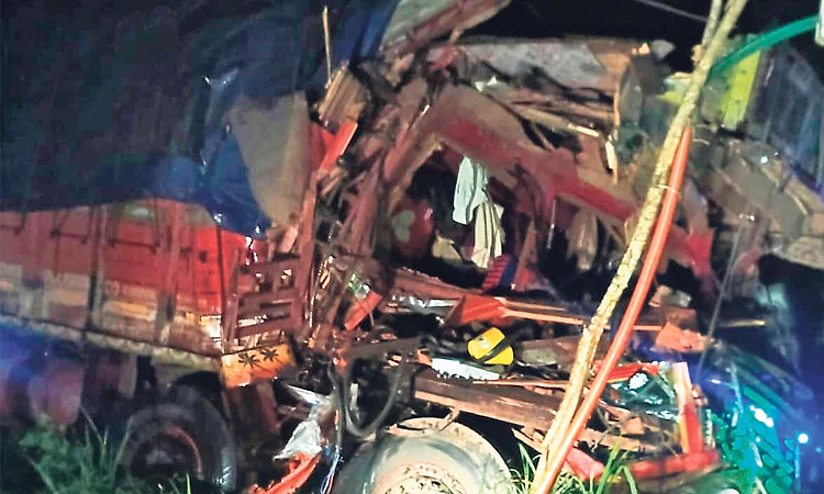 ಕುಂದಾಪುರ ಕಾಶಿಮಠ ಕ್ರಾಸ್‌: ಲಾರಿಗಳು ಢಿಕ್ಕಿ; ಚಾಲಕ ಗಂಭೀರ