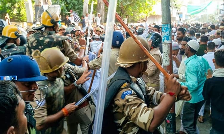 'I Love Muhammad' row: Police, locals clash after Friday prayers in Bareilly; over 2 dozen held