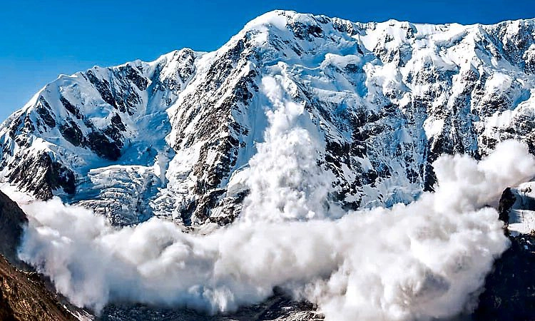 Nepal: ಹಿಮ್ಲುಂಗ್ ಹಿಮಾಲ್ ನಲ್ಲಿ ಹಿಮಪಾತ: ಪರ್ವತಾರೋಹಿಗಳು ಸೇರಿ 10 ಮಂದಿ ನಾಪತ್ತೆ