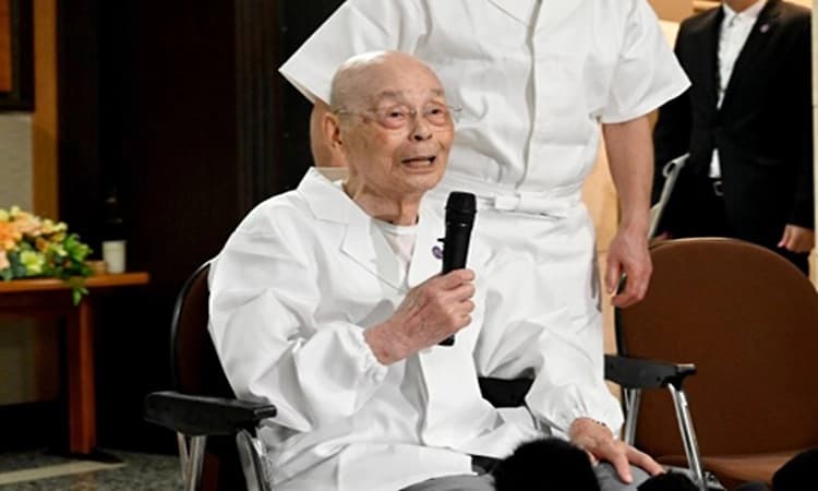 Japan's sushi legend Jiro Ono turns 100 and is not ready for retirement
