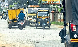 Karkala: ರಸ್ತೆಗಳೇ ಮಾಯ, ಜನರಿಗೆ ಅಪಾಯ!